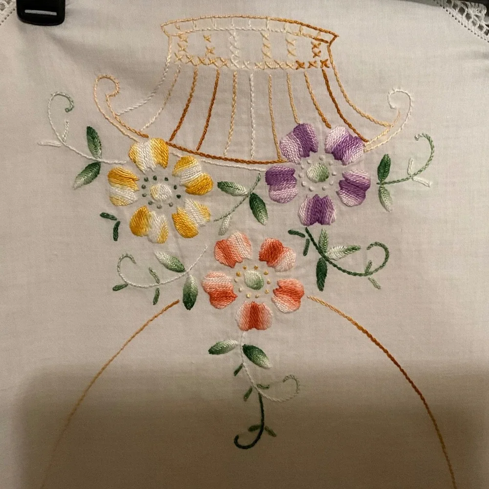 Vintage Embroidered Table‎ Runner Floral Lace Trim Cream Vintage Farmhouse Decor